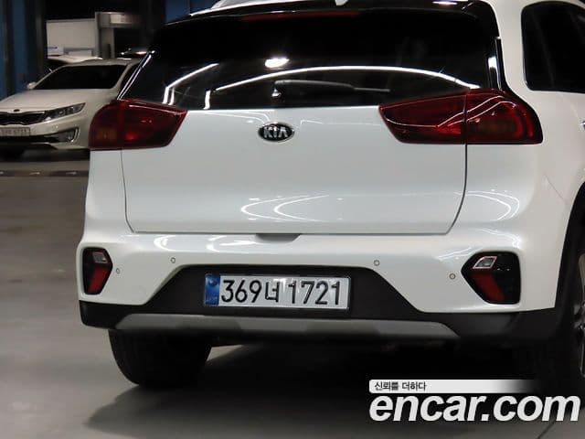 Kia Niro 2021 — ფოტო 19/20