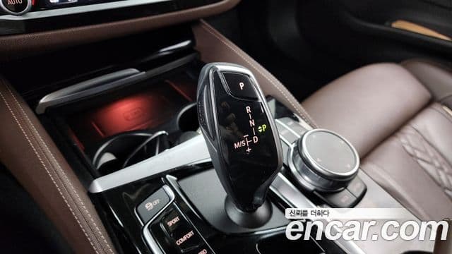 BMW 5 Series 2019 — Фото 9/20