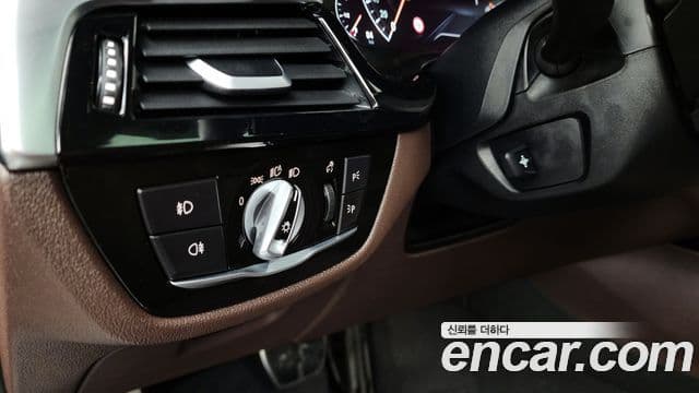 BMW 5 Series 2019 — Фото 16/20