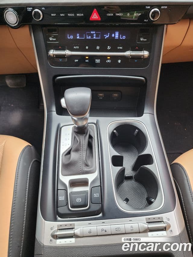 Kia Carnival 2022 — ფოტო 6/11