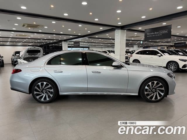 Mercedes-Benz E-Class 2024 — ფოტო 7/20