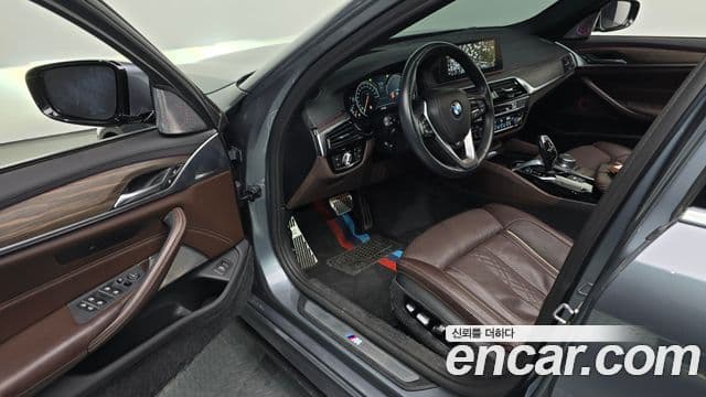 BMW 5 Series 2018 — Şəkil 10/20