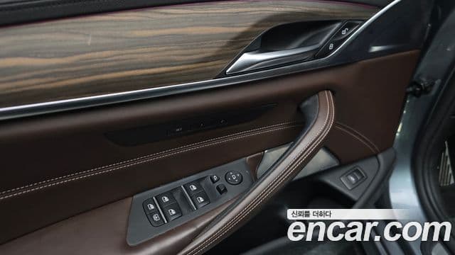 BMW 5 Series 2018 — Şəkil 15/20