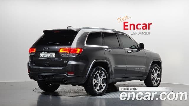 Jeep Grand Cherokee 2019 — ფოტო 2/20
