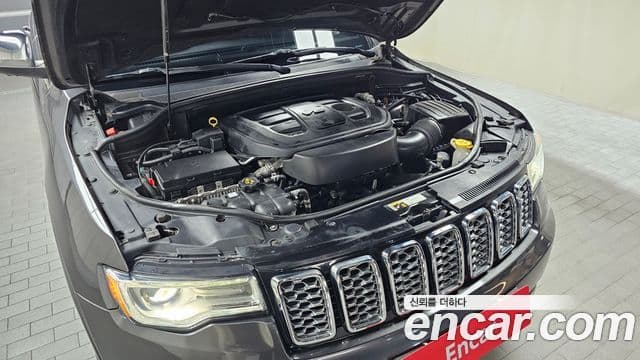 Jeep Grand Cherokee 2019 — ფოტო 6/20