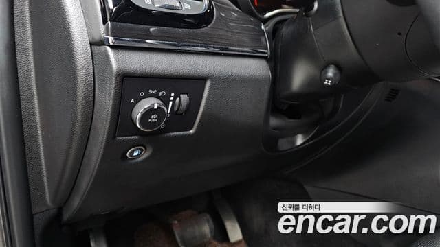 Jeep Grand Cherokee 2019 — ფოტო 18/20