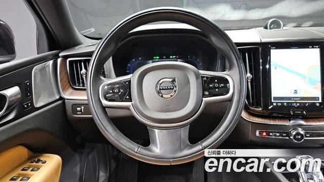 Volvo XC60 2022 — Şəkil 12/20