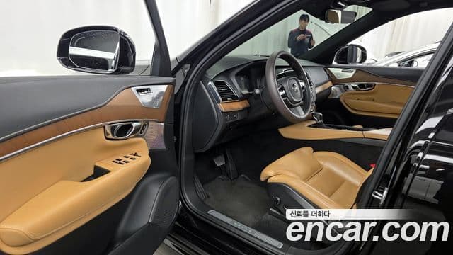Volvo XC90 2019 — Фото 10/20