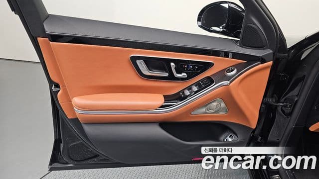 Mercedes-Benz S-Class 2022 — Photo 8/30