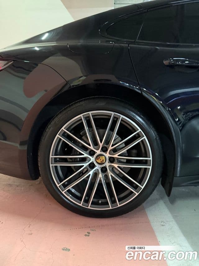 Porsche Panamera 2022 — фото 15 из 17
