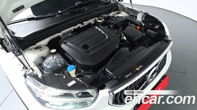 Volvo XC40 2021 — ფოტო 6/20