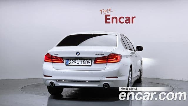 BMW 5 Series 2018 — Фото 4/20