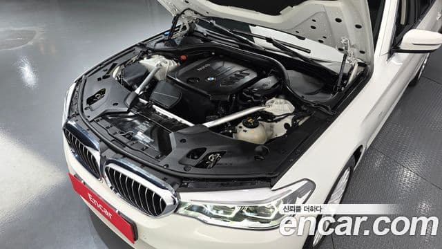 BMW 5 Series 2018 — Фото 6/20