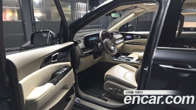 Kia Carnival 2022 — фото 10 из 20