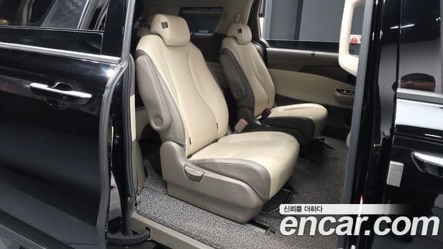 Kia Carnival 2020 — фото 12 из 20