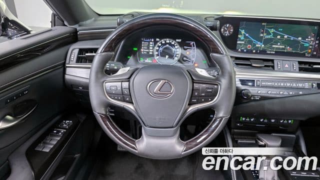 Lexus ES300h 2018 — Şəkil 13/20