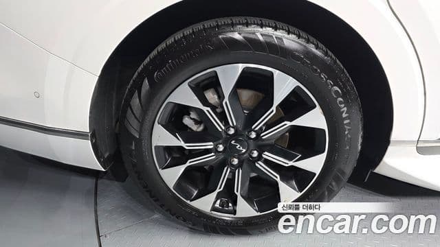 Kia Carnival 2021 — ფოტო 32/36