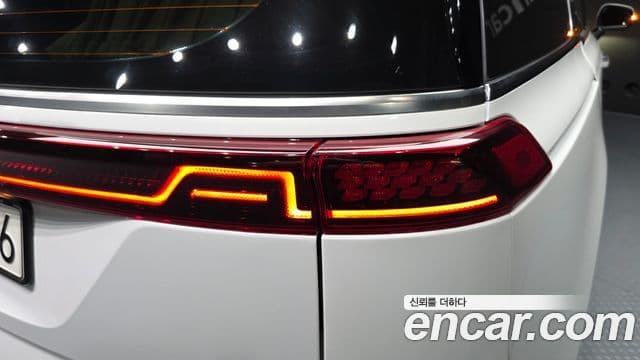 Kia Carnival 2021 — ფოტო 22/36
