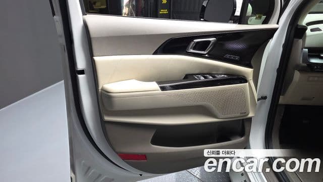 Kia Carnival 2021 — ფოტო 7/36