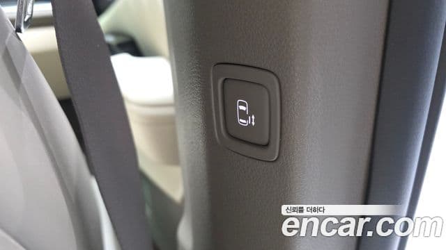 Kia Carnival 2021 — ფოტო 21/36