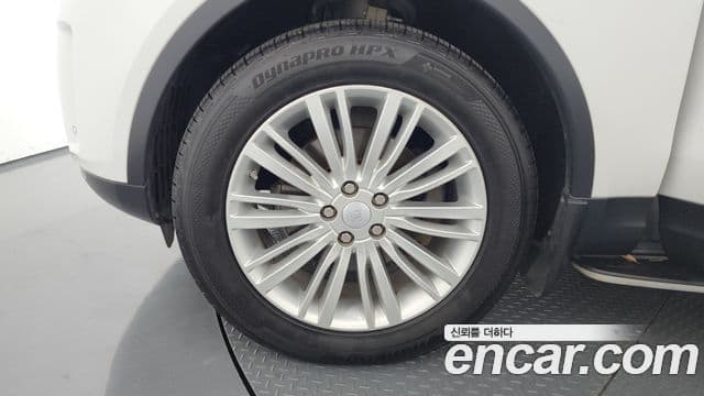 Land Rover Discovery 5 2018 — ფოტო 5/20