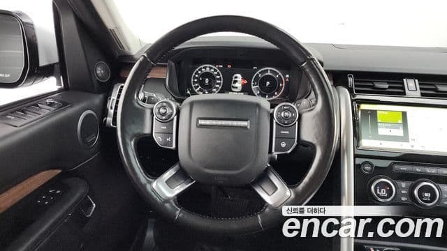 Land Rover Discovery 5 2018 — ფოტო 14/20