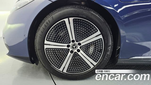 Mercedes-Benz EQS 2022 — ფოტო 25/35