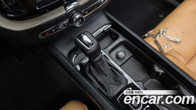 Volvo XC60 2018 — Фото 9/20