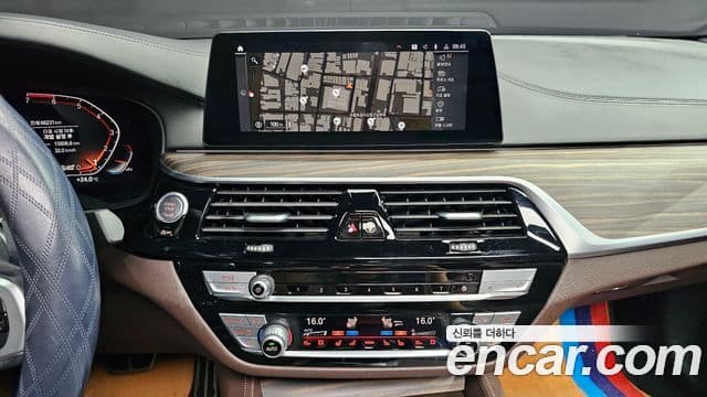 BMW 5 Series 2020 — ფოტო 12/20