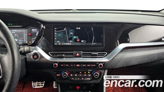 Kia Niro 2021 — ფოტო 13/20
