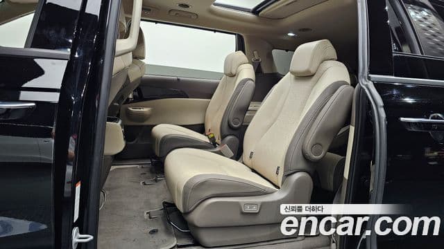 Kia Carnival 2023 — Фото 12/20