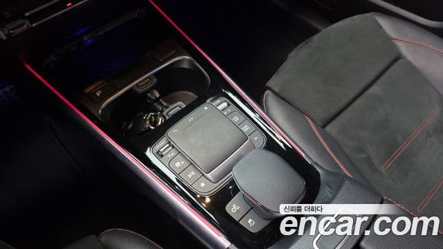 Mercedes-Benz GLB-Class 2021 — Фото 16/20