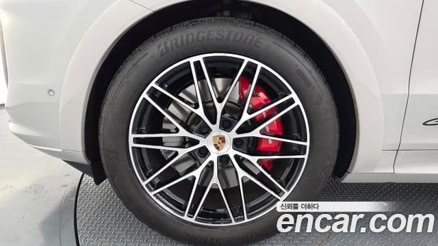 Porsche Cayenne 2025 — ფოტო 5/20