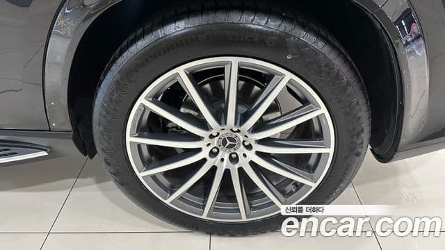 Mercedes-Benz GLS-Class 2025 — Photo 15/19