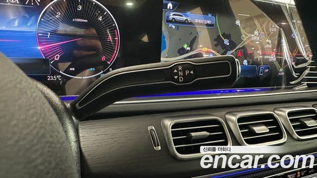 Mercedes-Benz GLS-Class 2025 — Photo 8/19