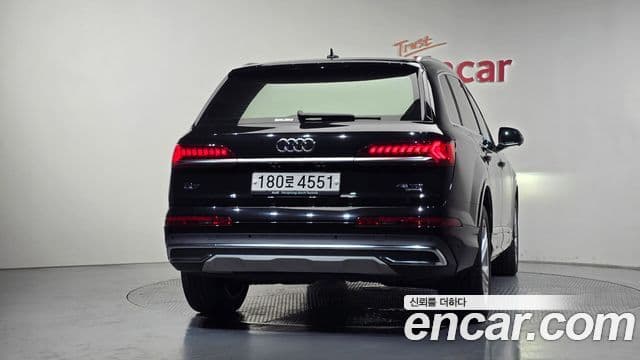 Audi Q7 2023 — ფოტო 4/20