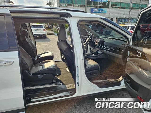 Kia Carnival 2024 — ფოტო 8/20
