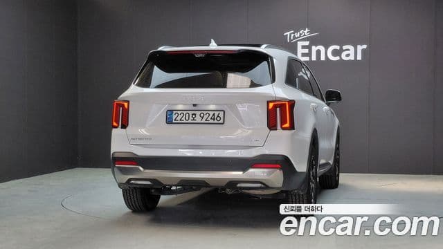 Kia Sorento 2023 — ფოტო 4/20