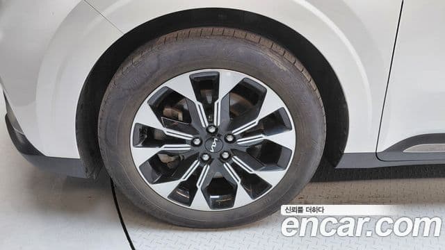 Kia Carnival 2023 — Фото 5/20