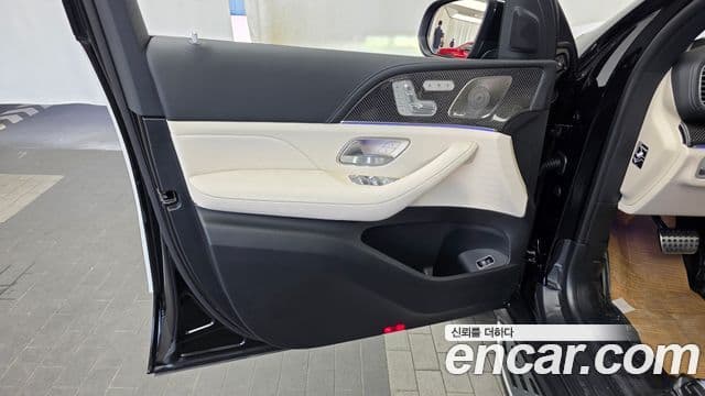 Mercedes-Benz GLS-Class 2026 — Photo 13/34