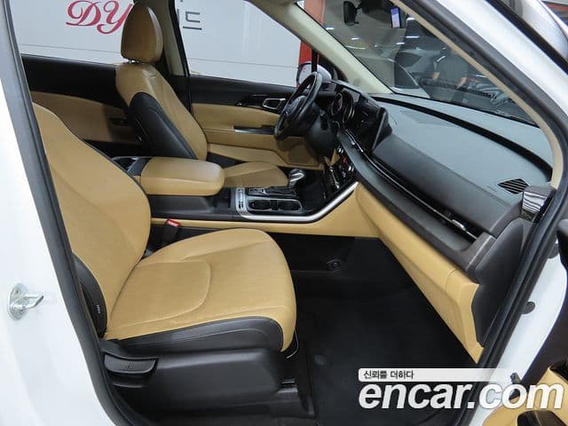 Kia Carnival 2021 — Фото 5/20