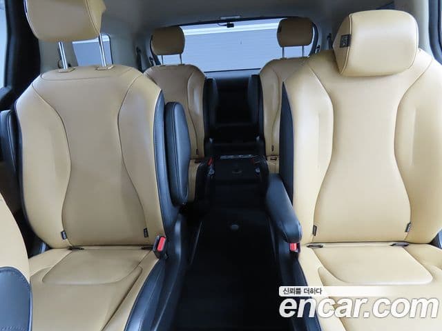 Kia Carnival 2021 — Фото 6/20