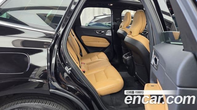 Volvo XC60 2018 — Şəkil 12/20
