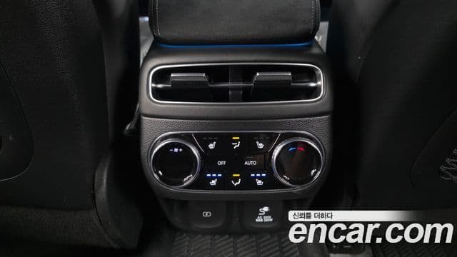 Genesis GV70 2021 — ფოტო 18/20