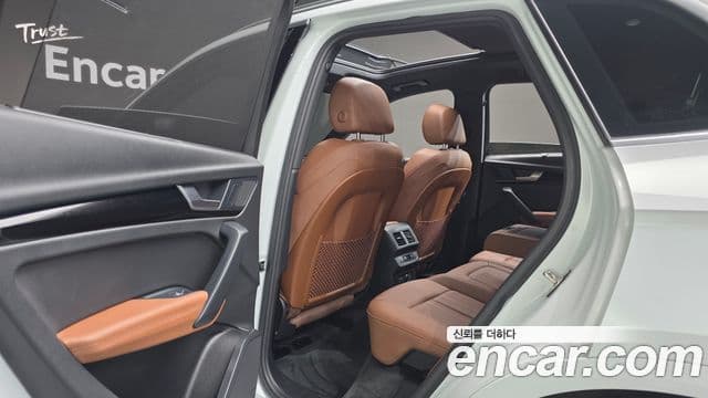 Audi Q5 2021 — Şəkil 17/20