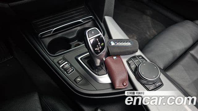 BMW 3 Series 2018 — Şəkil 9/20