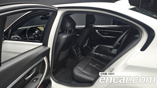 BMW 3 Series 2018 — Şəkil 12/20