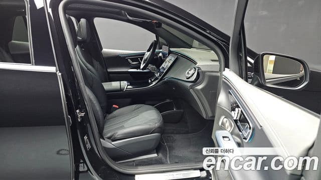 Mercedes-Benz EQE SUV 2023 — ფოტო 8/22