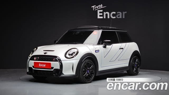 Mini Cooper S 2024 — Фото 1/20
