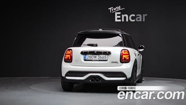 Mini Cooper S 2024 — Фото 4/20